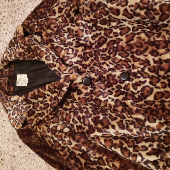 Faux Fur Leopard print coat - Picture 6 of 6